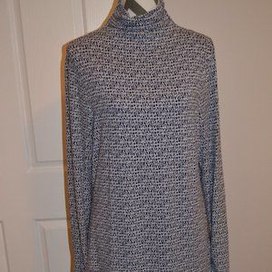 Lilly Pulitzer XL top "It's a Lilly" logo print in Navy and White